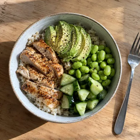 Example photo: Rice bowl with chicken, avocado, edamame and cucumber