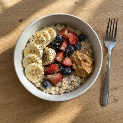 Example photo: Oatmeal with banana, berries, chia and peanut butter